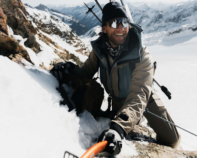 Mountaineering gloves